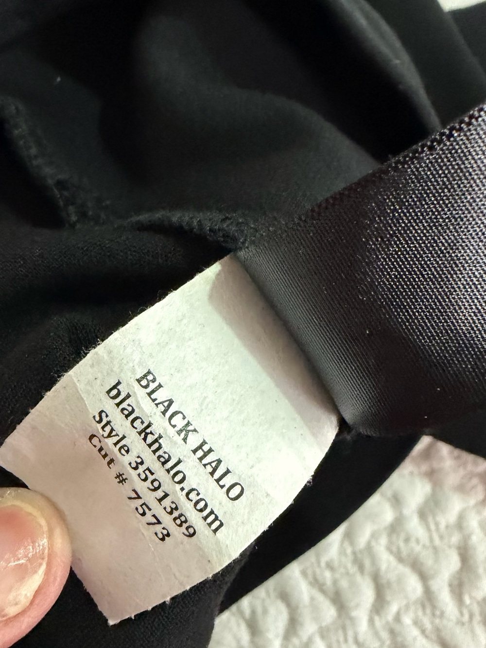Black Halo NWT Black Slim Cropped Ankle Pants Size 8 - Picture 12 of 12